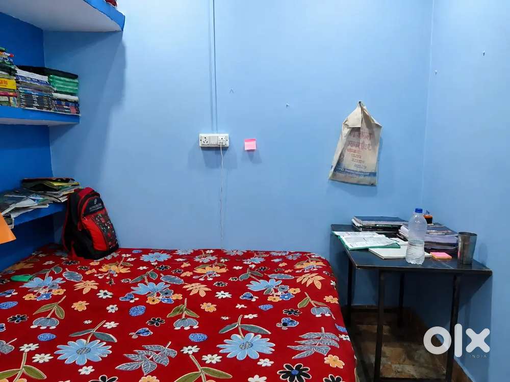 Room patner chahiye age 20 ke ander ya 20 hi honi chahiye