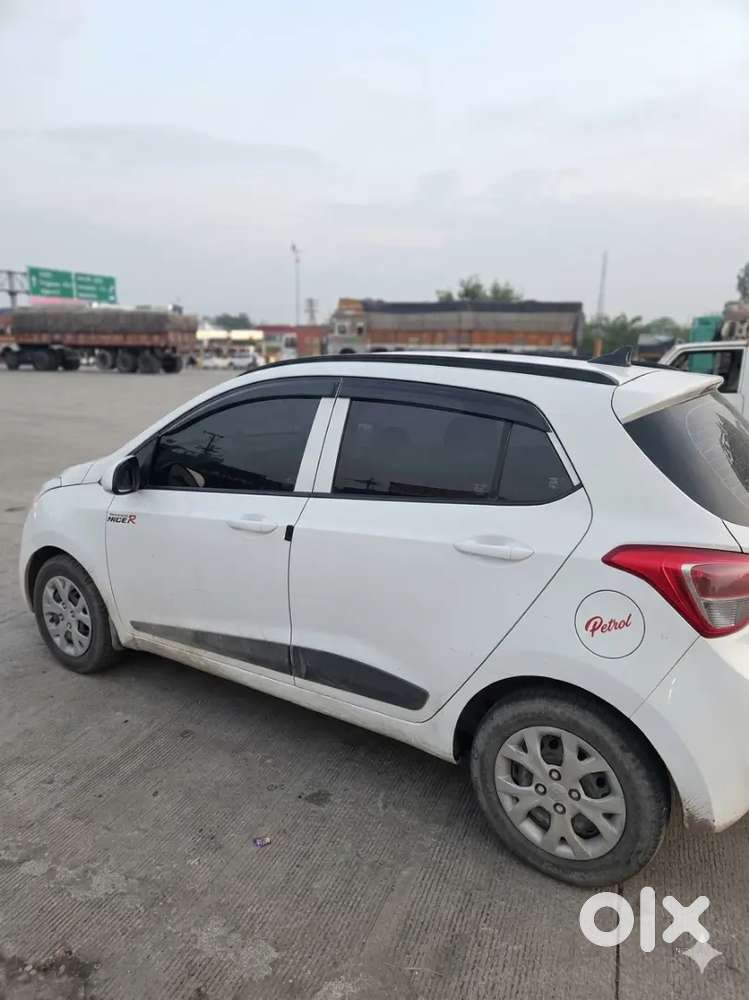 Hyundai Grand I10 Sportz 2017 Car
