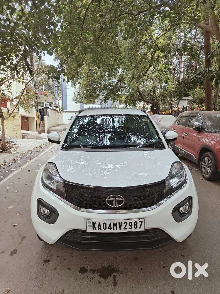 Tata Nexon Xza Plus White Diesel Automatic