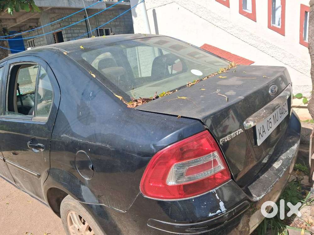 Ford Fiesta 2011 Drives