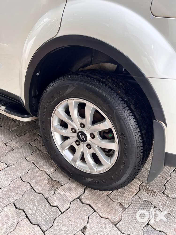 Mahindra Xuv500 2015 Diesel Well Maintained.