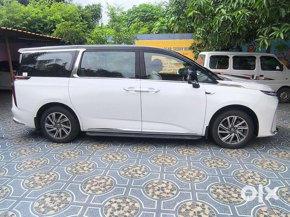 Mg M9 Ev 2026 Electric 5100 Km Driven
