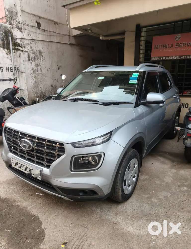 Hyundai Venue 2022 Petrol 30000 Km Driven