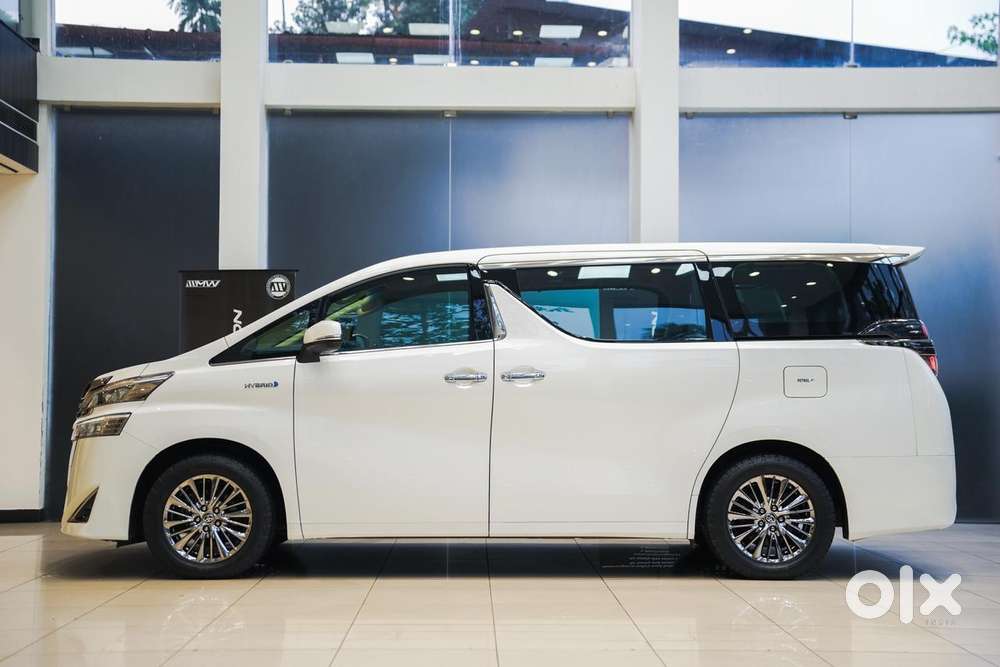 Toyota Vellfire Vip – Executive Lounge, 2022, Petrol