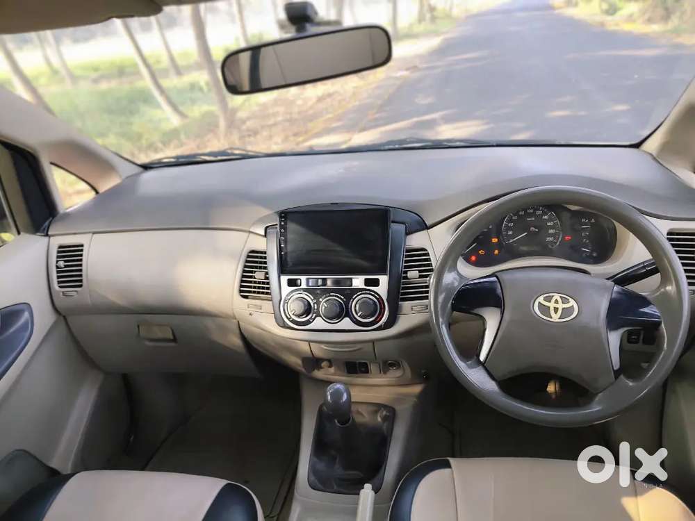 Toyota Innova 2014