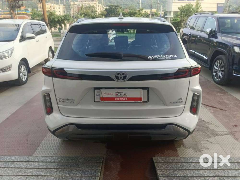 Toyota Innova Crysta 2.4 G Mt, 2025, Petrol