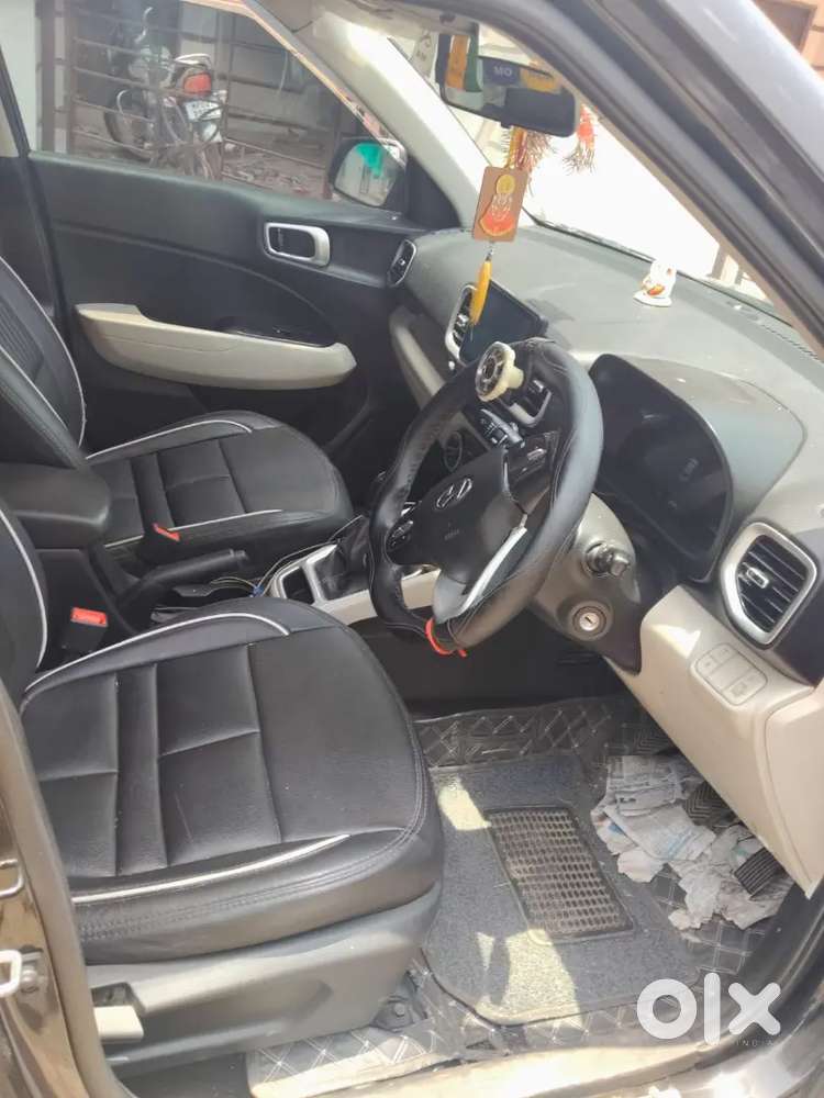 Hyundai Venue 2024 Petrol 26067 Km Driven