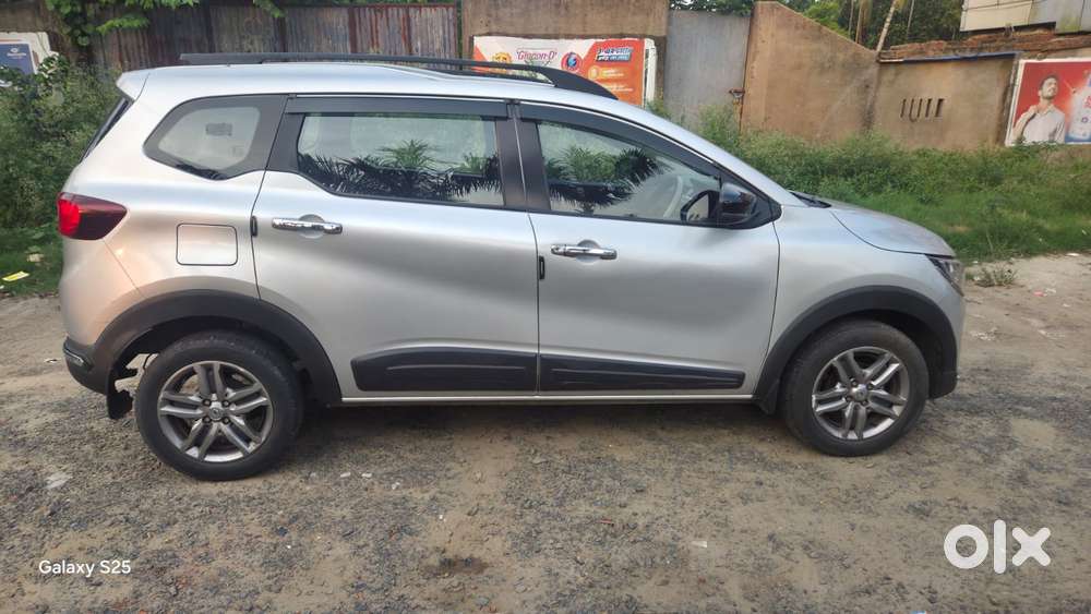 Renault Triber Rxz, 2023, Petrol