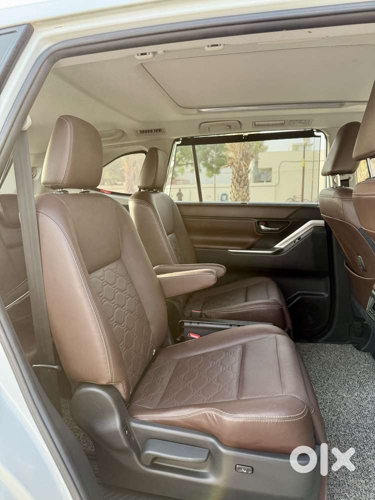 Toyota Innova Hycross 2.0 Zx Hybrid 7 Str, 2023, Petrol