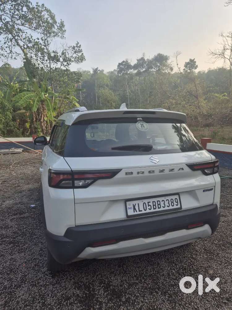 Maruti Breeza Zxi Smart Hybrid Automatic 2023 September