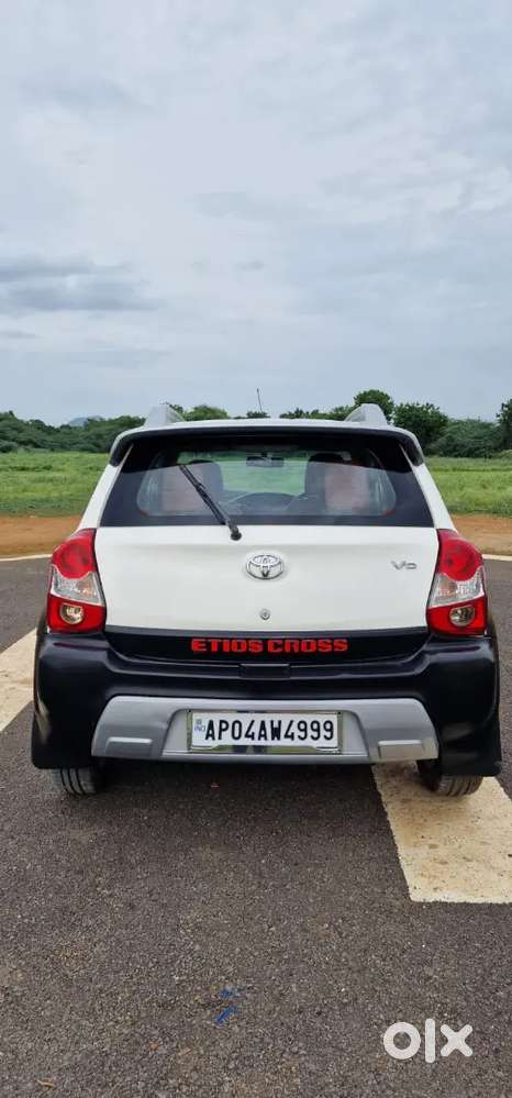 Toyota Etios Cross 2016