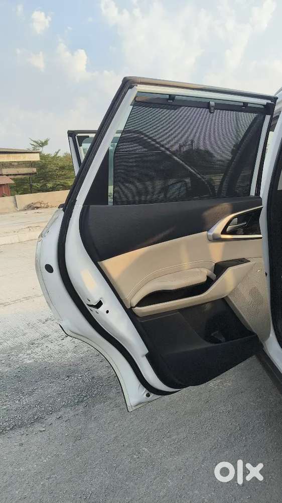 Kia Carens (2022)-top Model With Sunroof & Luxury Interiors