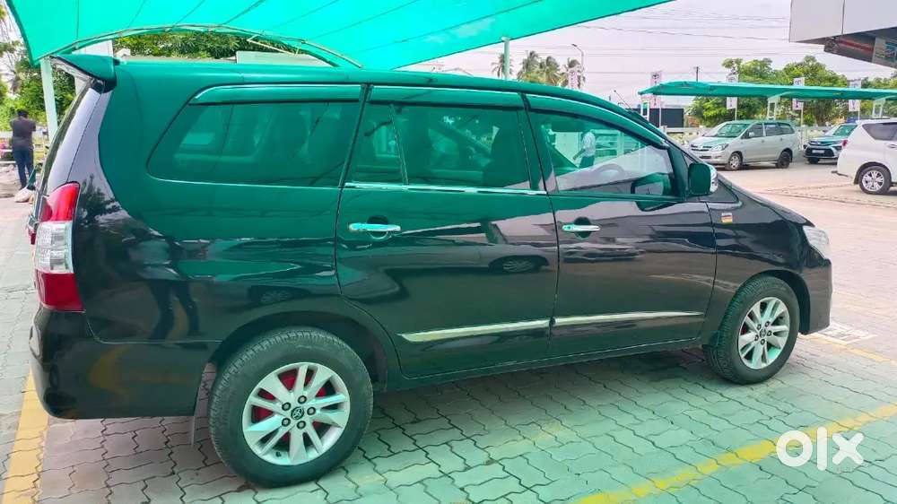 Toyota Innova Black