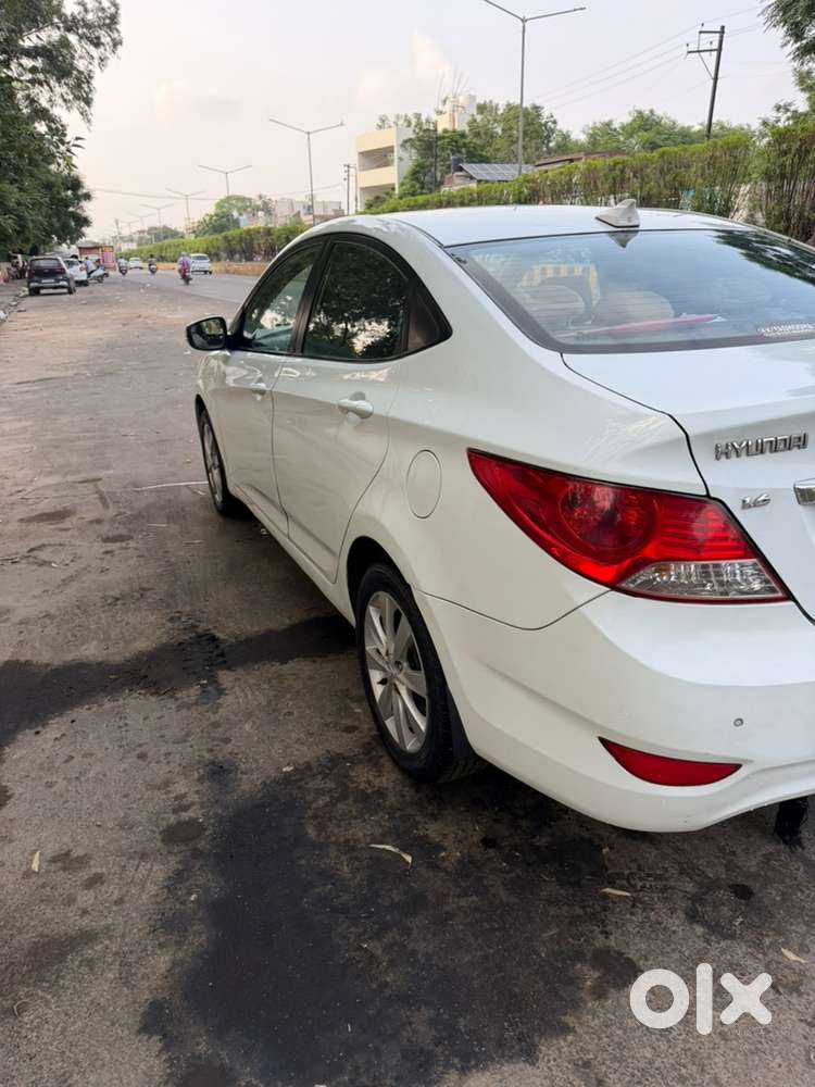 Hyundai Fluidic Verna 2012