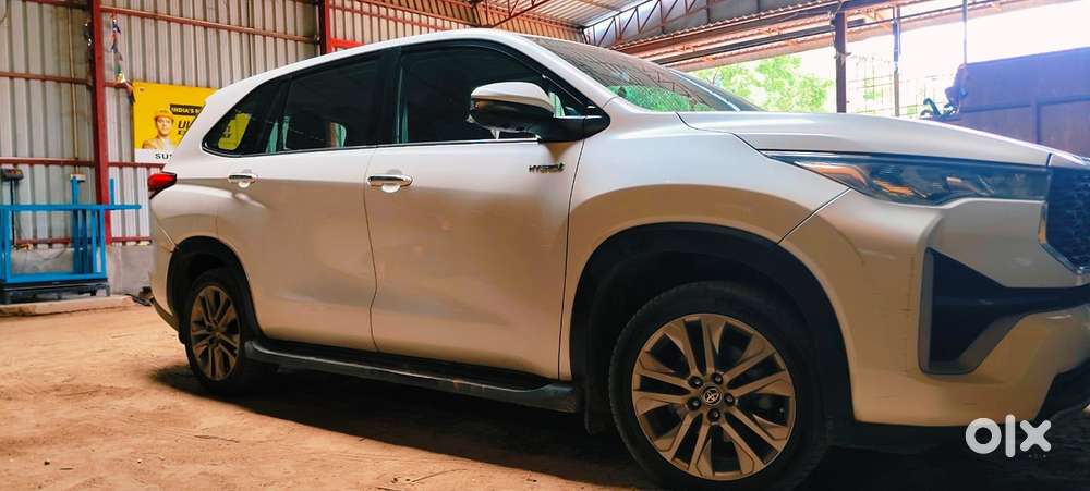 Toyota Innova Hycross 2.0 Zx Hybrid 7 Str, 2023, Cng & Hybrids
