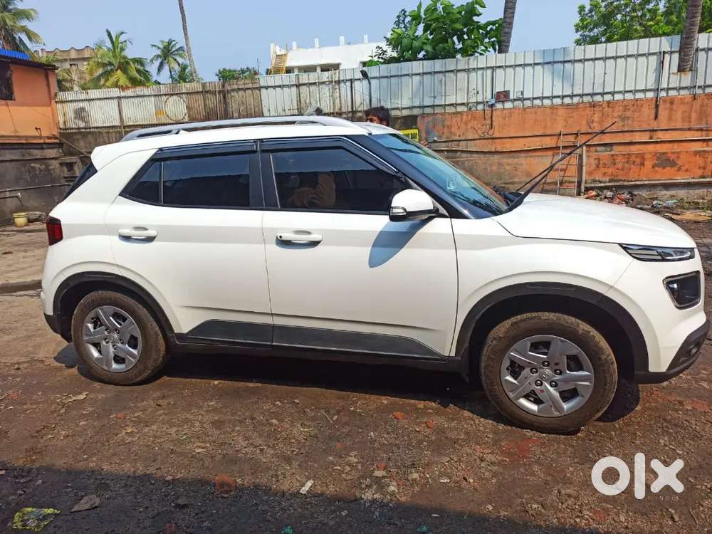 Hyundai Venue 2021 Petrol Well Maintained