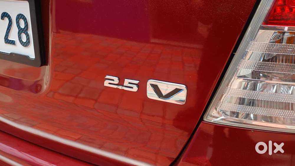 Toyota Innova 2004-2011 2.5 V Diesel 8-seater, 2011, Diesel