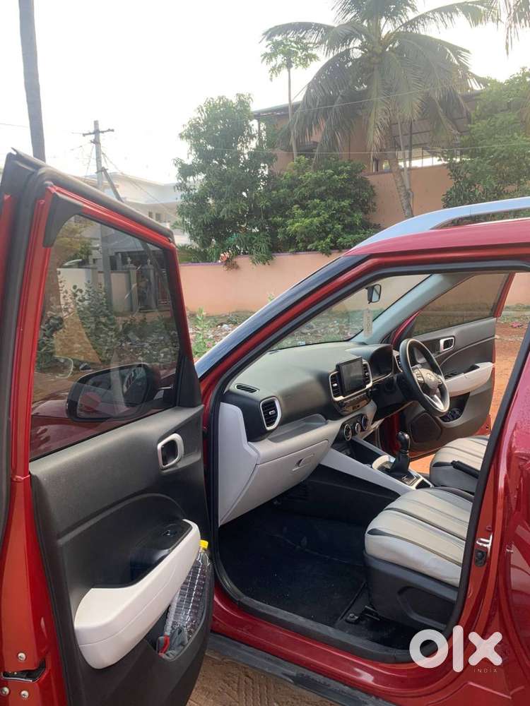 Hyundai Venue 2023 Petrol Well Maintained