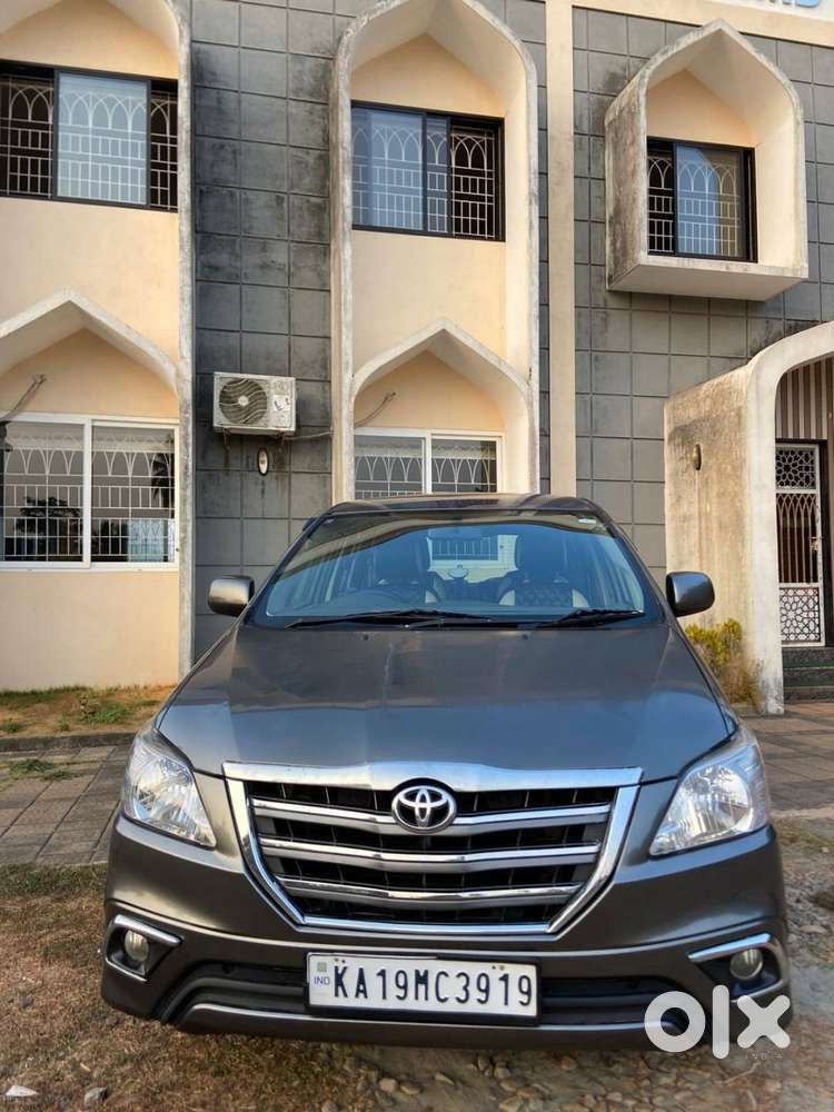 Toyota Innova (2012)