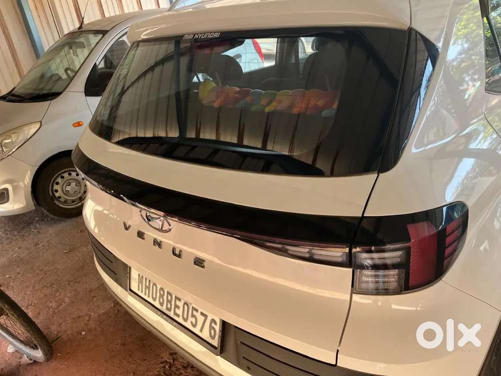 Hyundai Venue 2024 Petrol Well Maintained