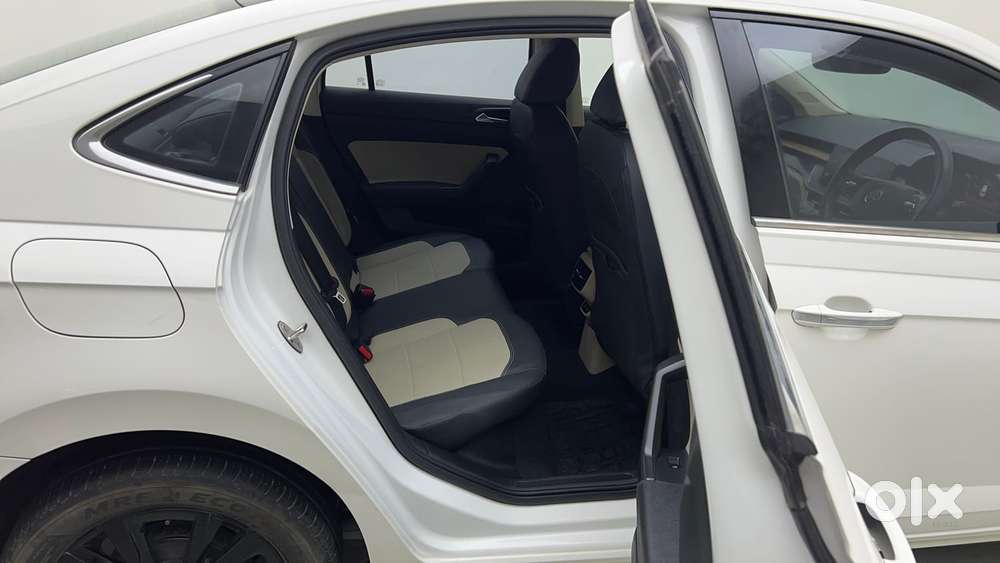 Skoda Slavia Style 1.0l Tsi At, 2023, Petrol