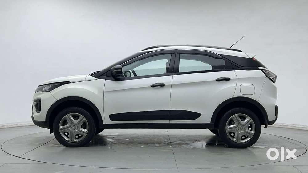 Tata Nexon 1.2 Revotron Xm (s), 2023, Cng & Hybrids