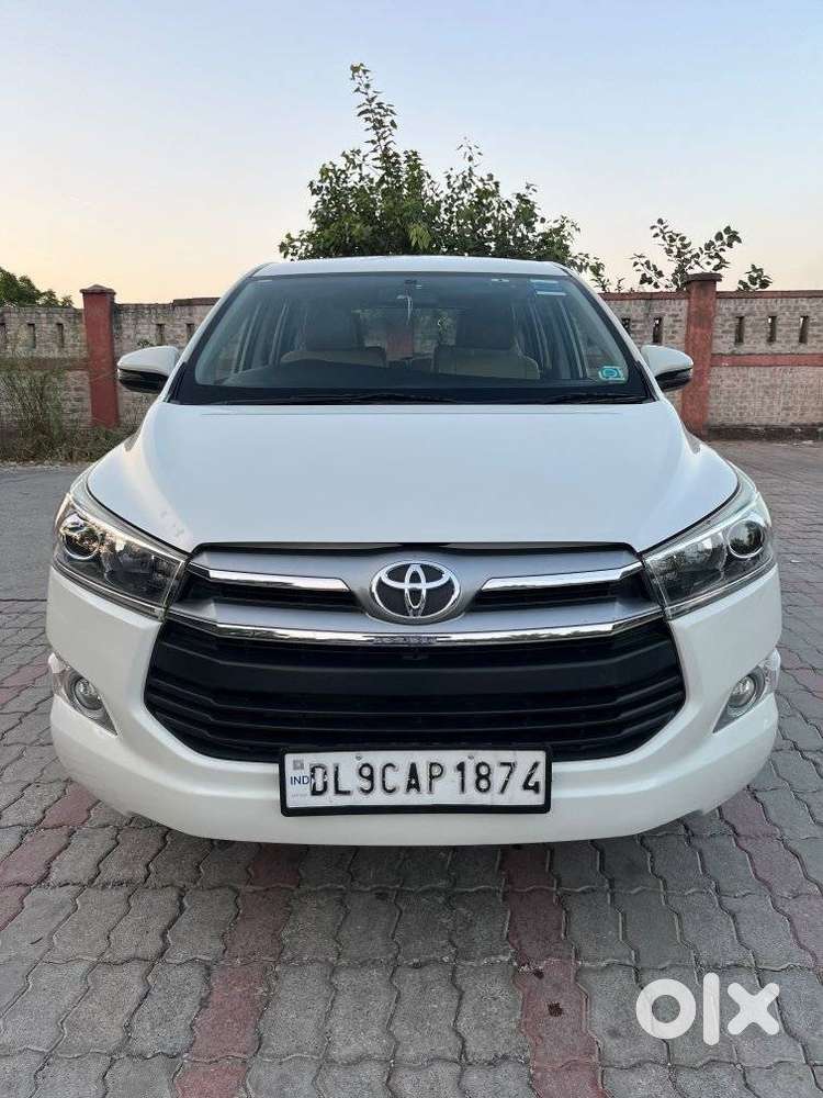 Toyota Innova Crysta 2.7v Mt, 2017, Petrol