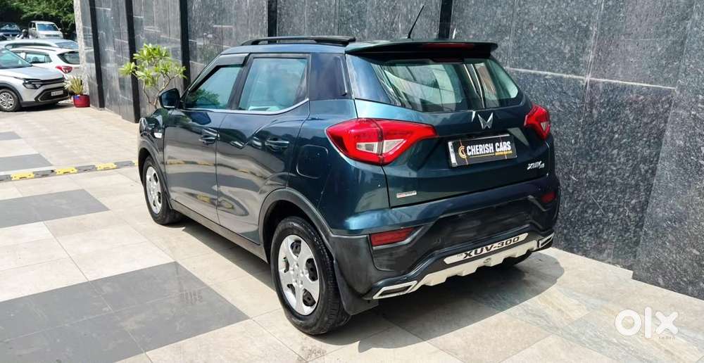 Mahindra Xuv300 1.2 W6 Amt Petrol, 2023, Petrol