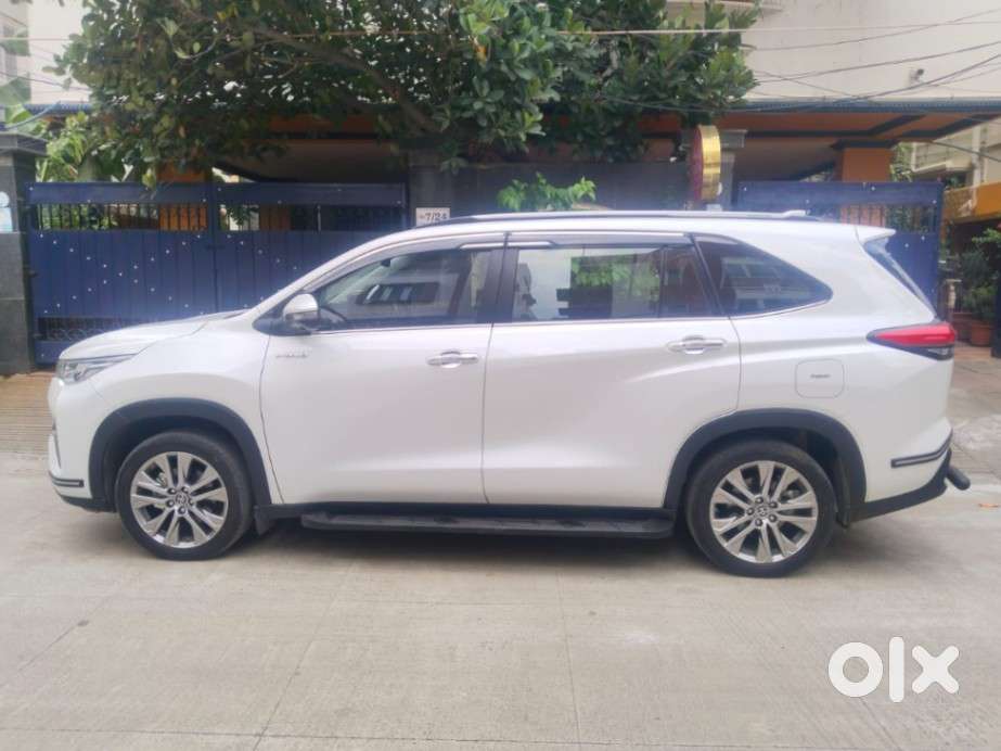 Toyota Innova Hycross 2.0 Zx Hybrid 7 Str, 2023, Cng & Hybrids