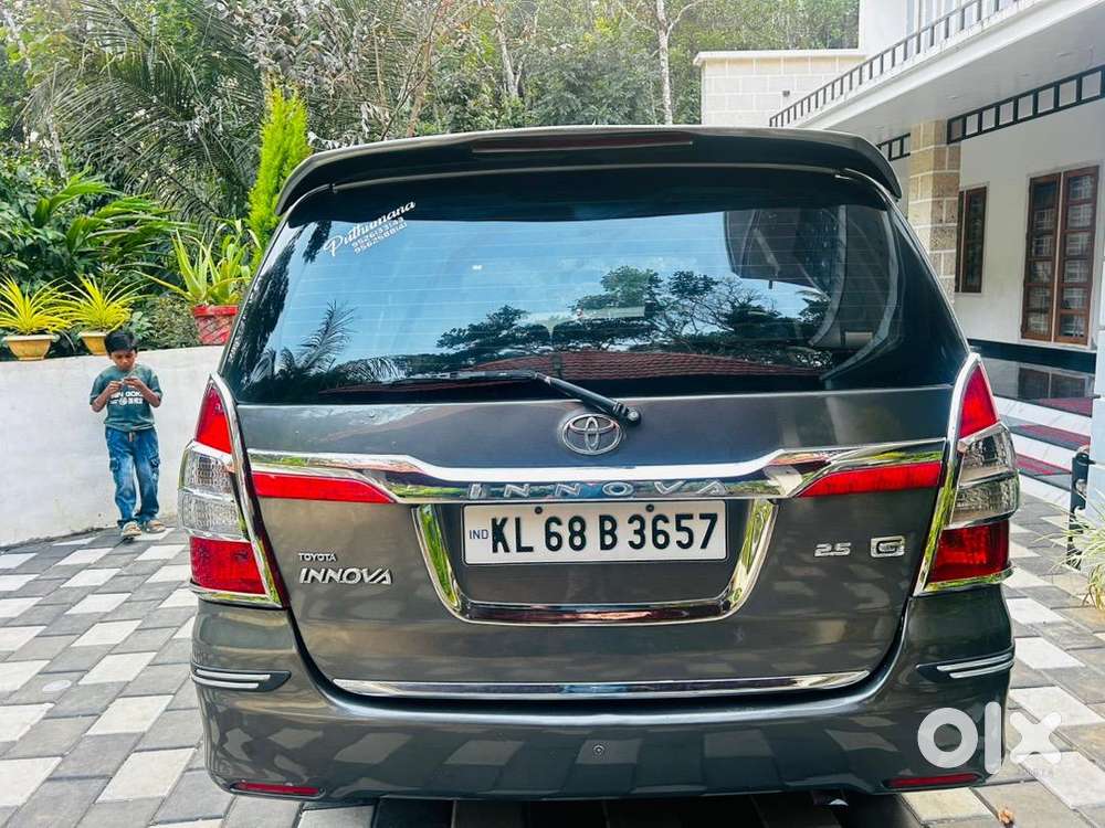 Family Used Neat And Clean Toyota Innova 2010 Diesel 194000 Km Driven