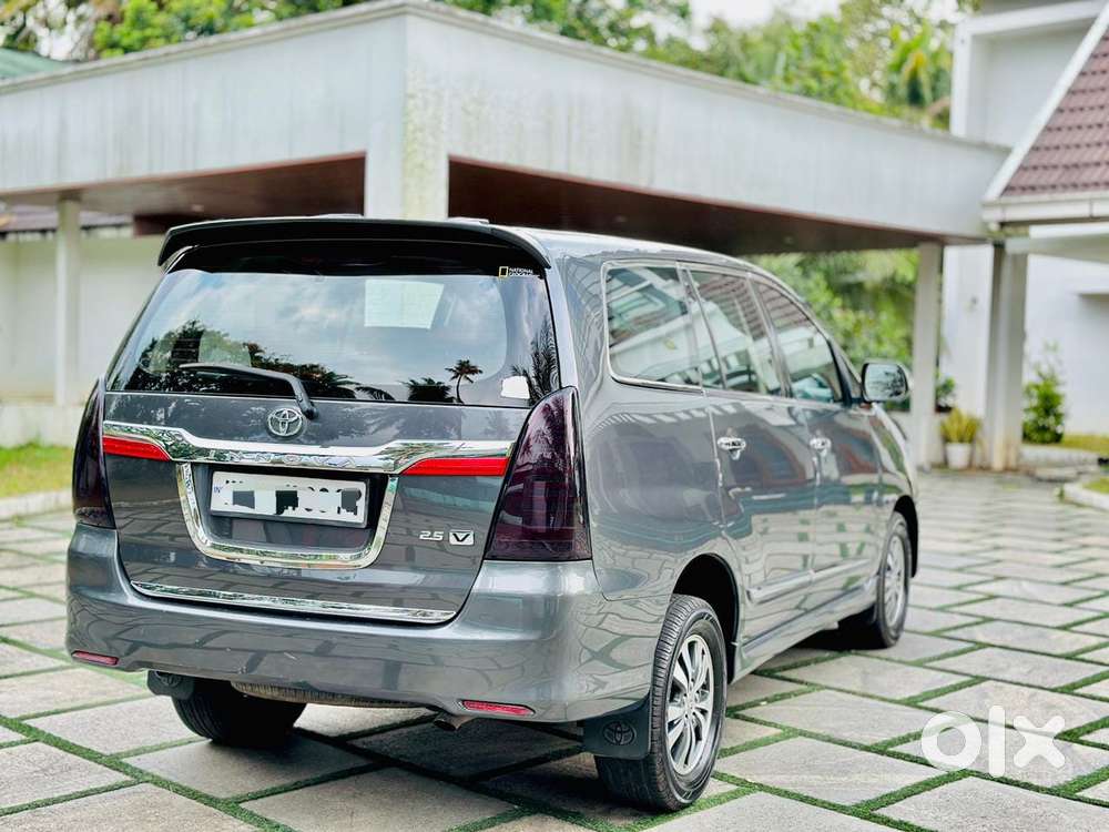 Toyota Innova 2.5 Vx 8 Seater Bs Iv, 2016, Diesel