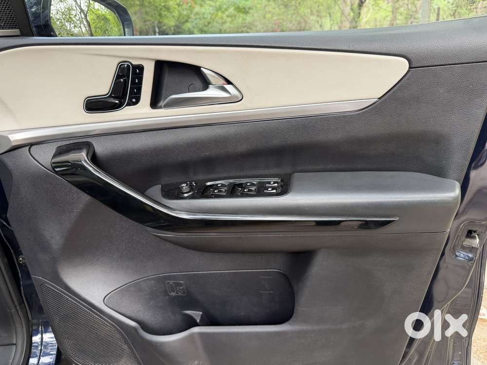 Mahindra Xuv700 2.2 Ax 7 Diesel Mt Luxury Pack Str, 2022, Diesel