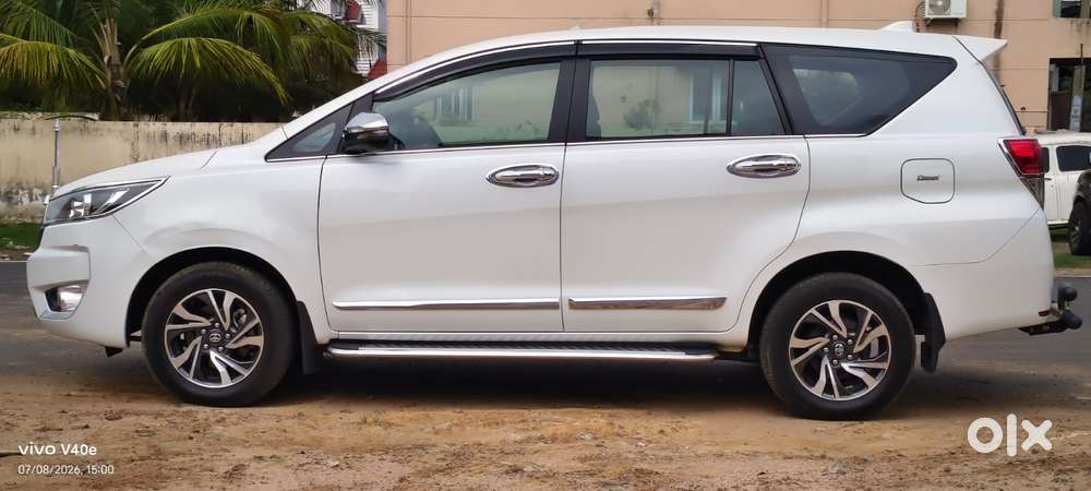 Toyota Innova Crysta [2020-ongoing] 2.4 Gx 7 Str, 2025, Diesel