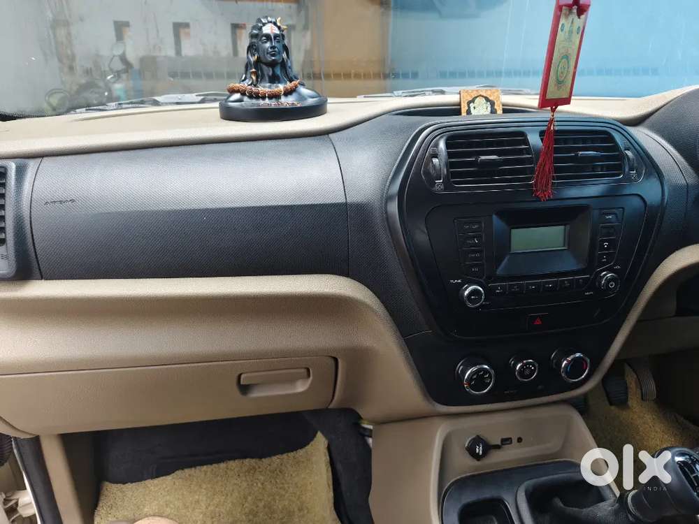 Mahindra Tuv 300 T6+ 2017