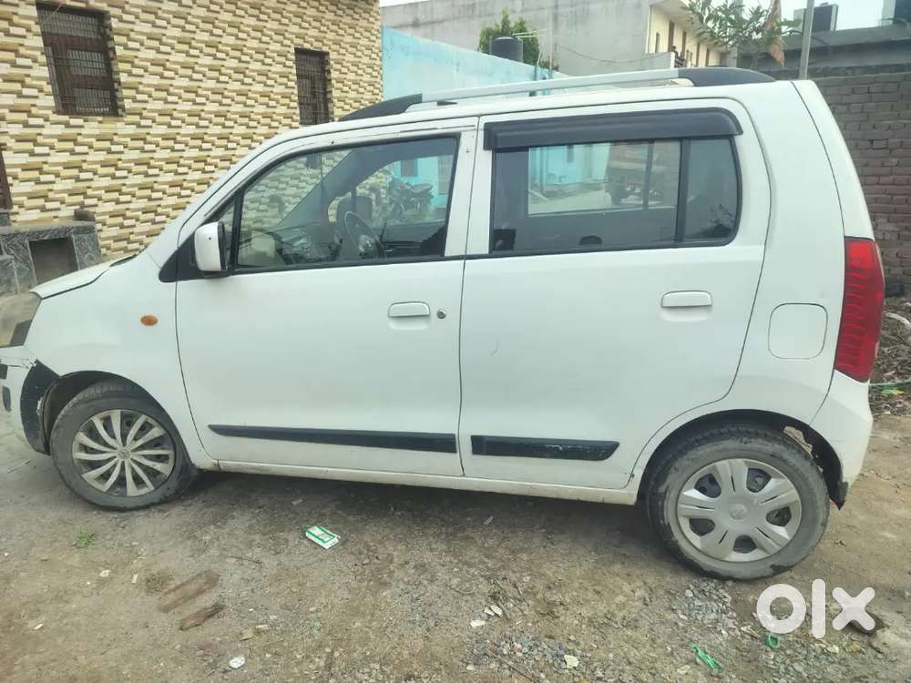 Bilkul Ok Car H Ek Hath Ki Chali Hui Hai