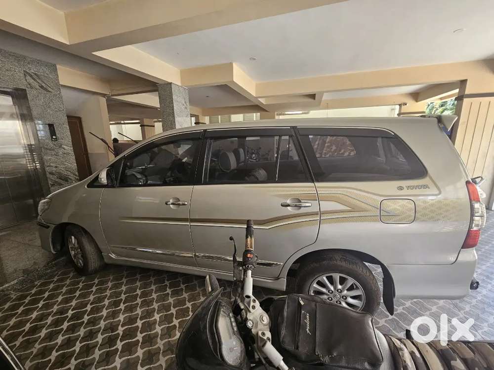 2012 ( 2.5 V ) ( E3 ) Innova For Sale