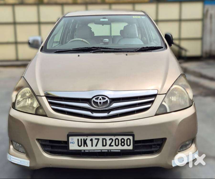 Toyotainnova 2.5v 8seater Diesel