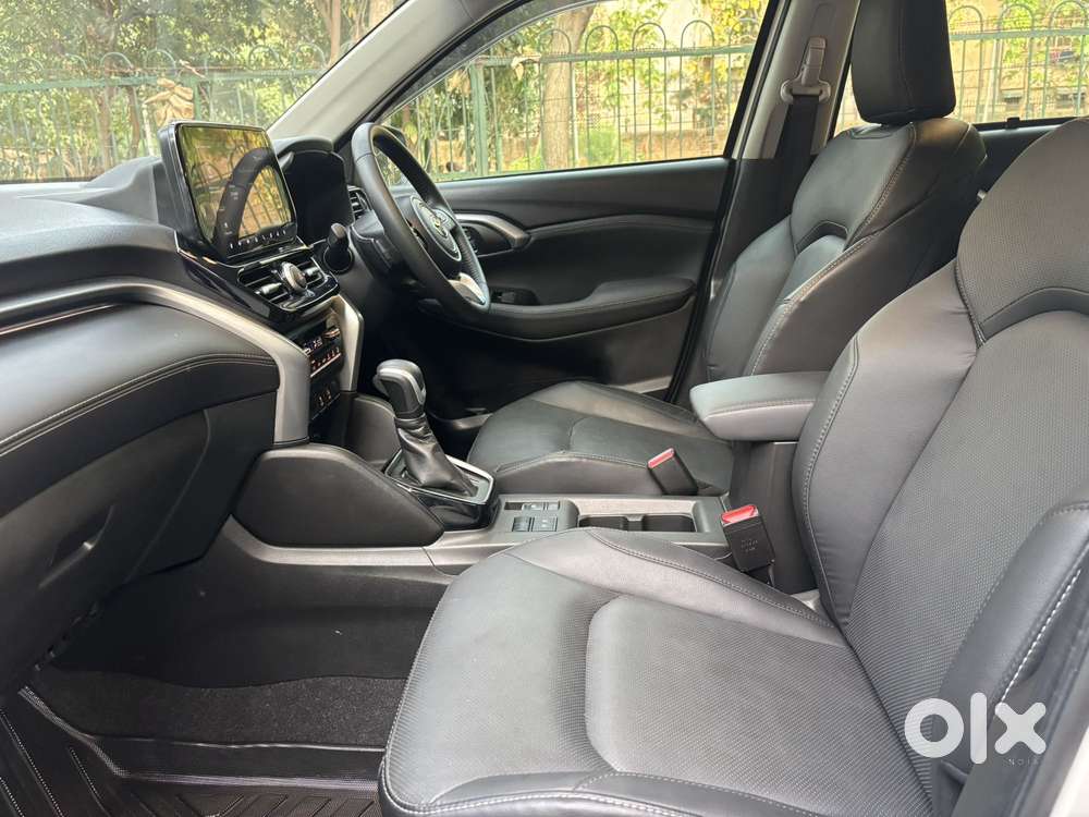 Toyota Urban Cruiser Hyryder 1.5 V Neo Drive At, 2025, Petrol