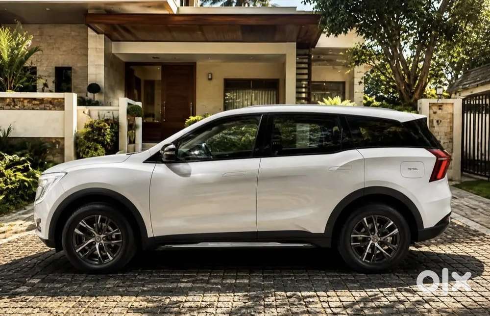 Mahindra Xuv700 Ax5 7str  Diesel Manual 2025 1st Owner