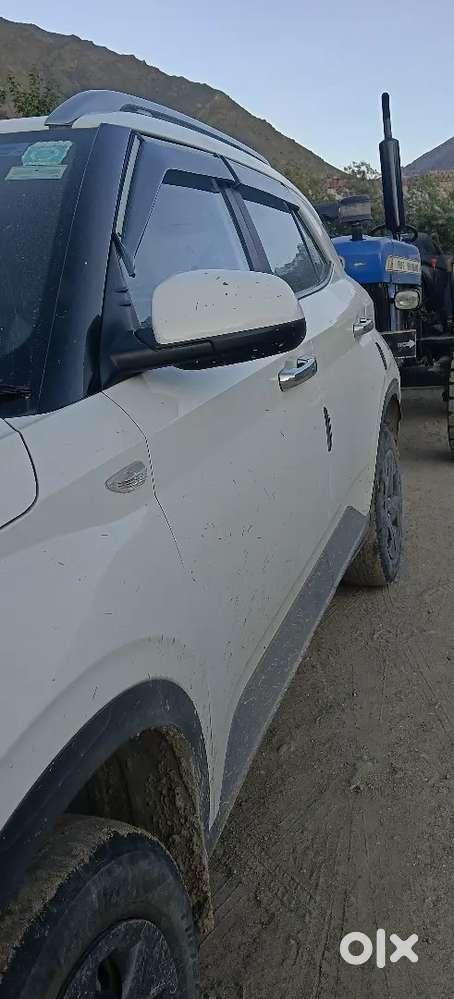 Hyundai Venue 2023 Petrol 34000 Km Driven