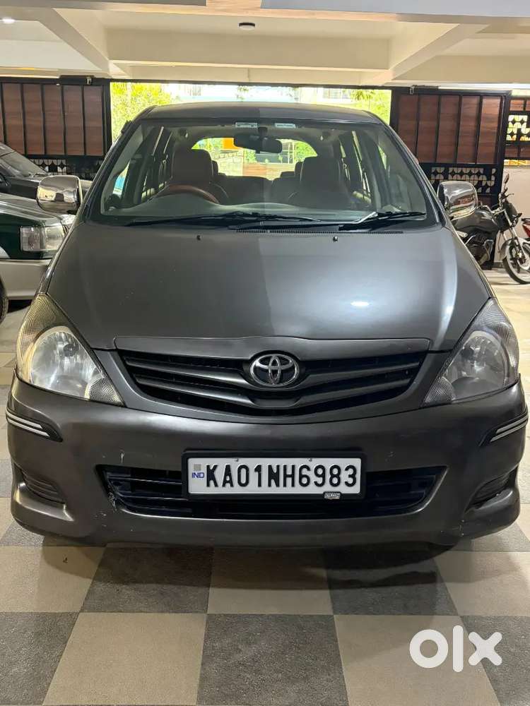 Toyota Innova 2.5  2011