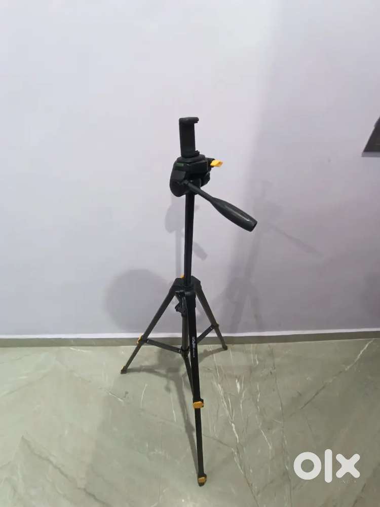 Digitek DTR 550 LW Tripod Stand with Mobile Holder