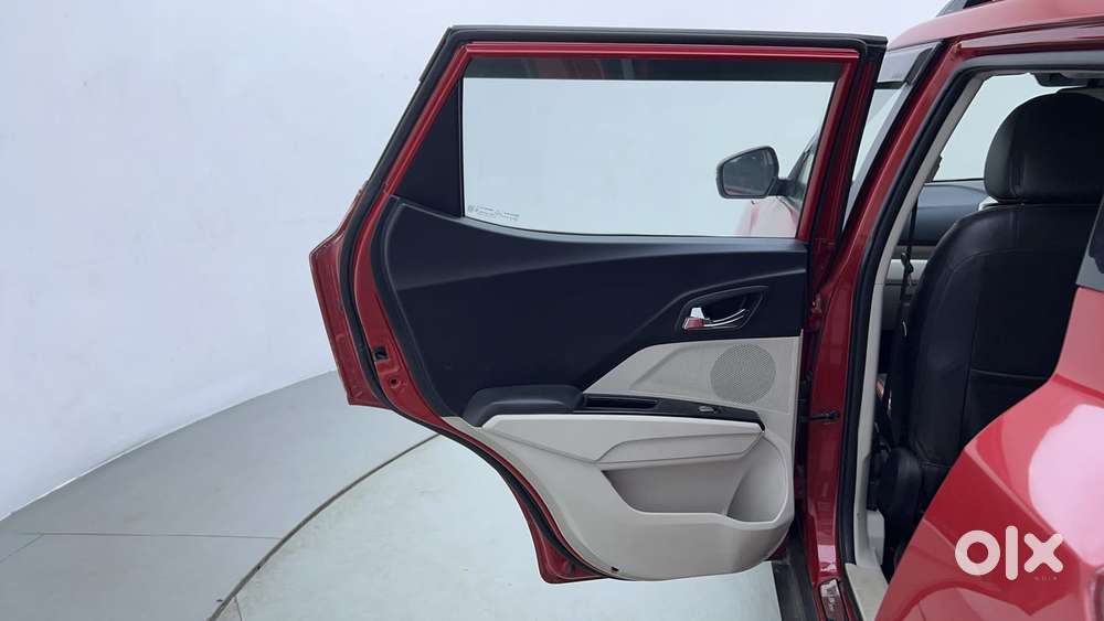 Mahindra Xuv300 W8 Amt Diesel, 2021, Diesel