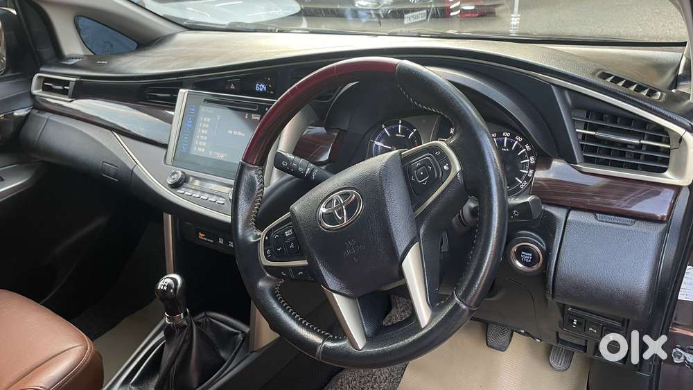 Toyota Innova Crysta 2.4 V 8 Str, 2016, Diesel