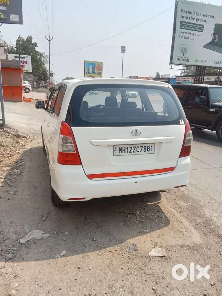 Innova 2.5 G 8 Str