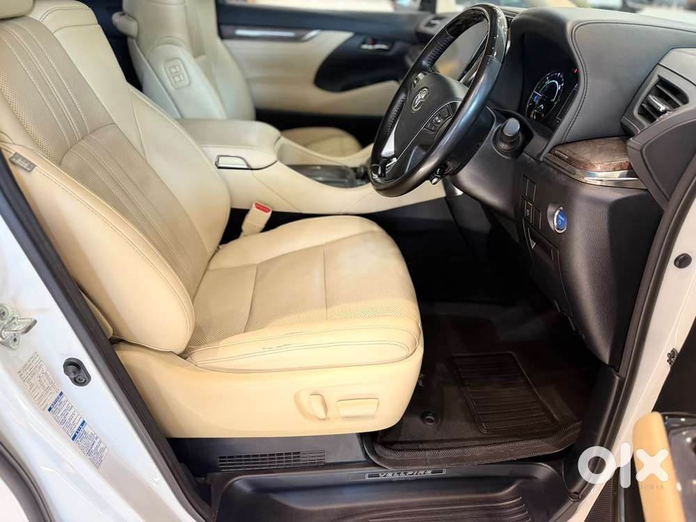 Toyota Vellfire 2.5 Executive Lounge, 2023, Petrol