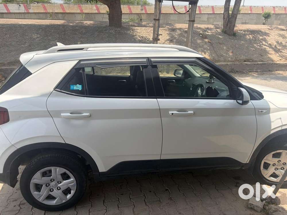 Venue Car Second Base Model Excellent Condition