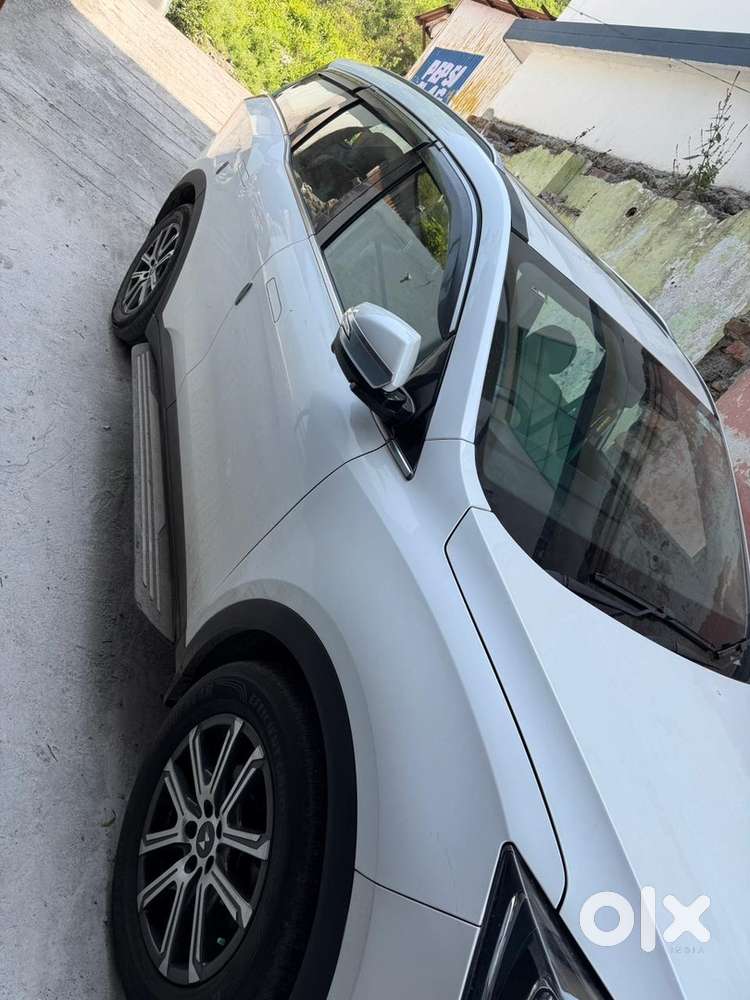 Mahindra Xuv700 Diesel 40000 Km Driven