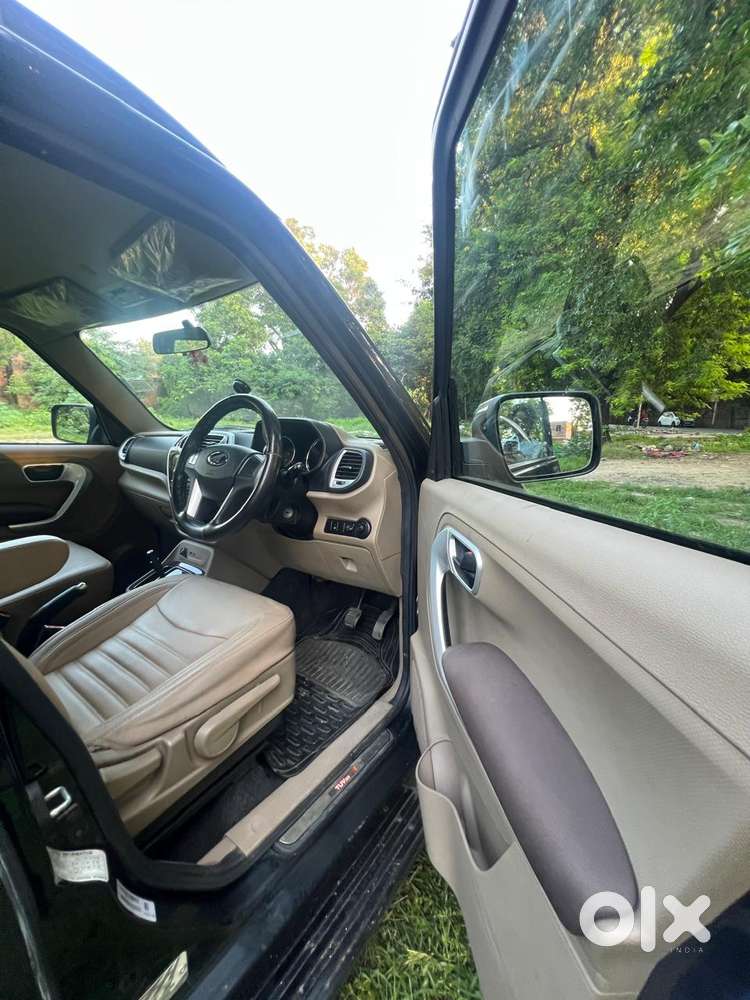 Mahindra Tuv 300 T8 Amt (automatic), 2017