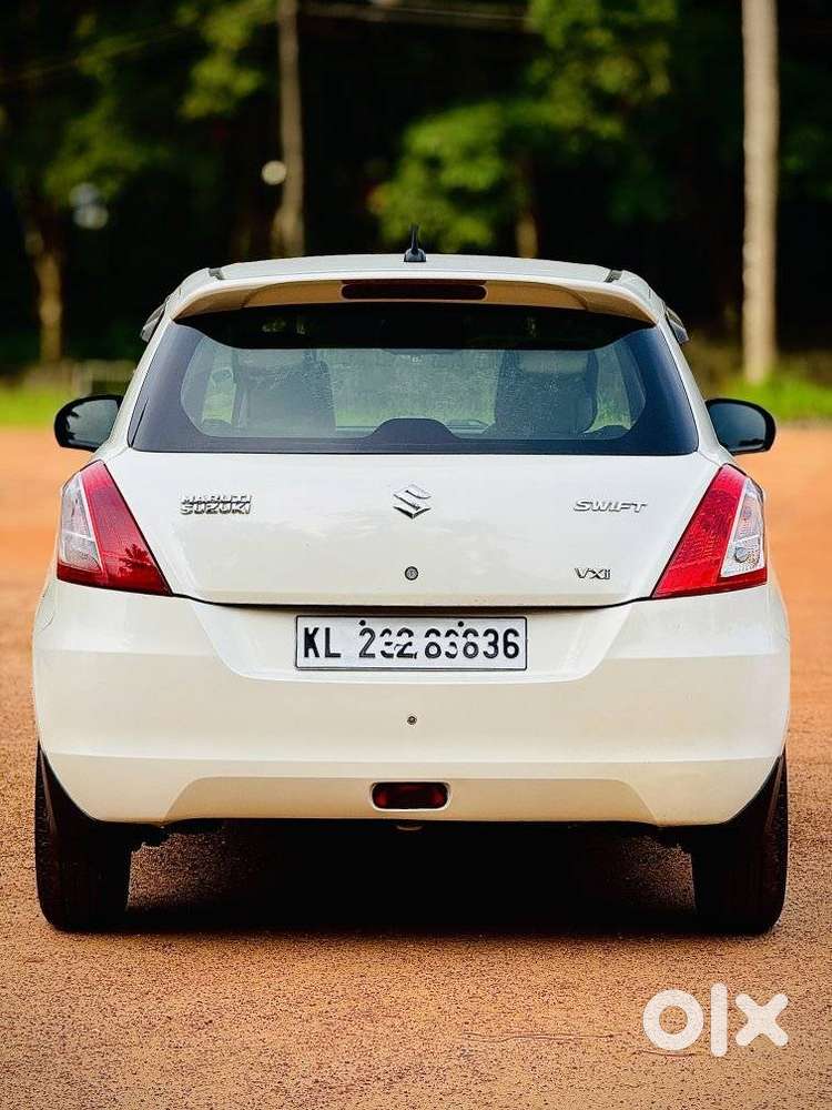 Maruti Suzuki Swift Vxi Optional, 2016, Petrol